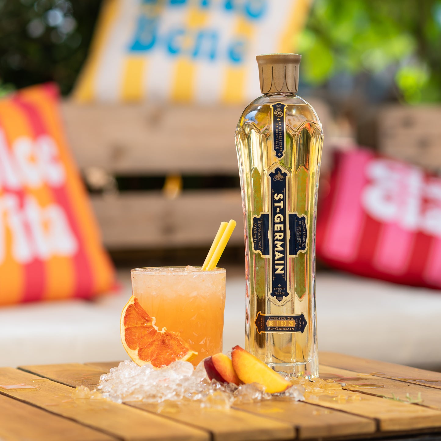 BURNING MAN: St Germain, Liqueur de pamplemousse, Citron jaune, Purée de pêche, Eau pétillante