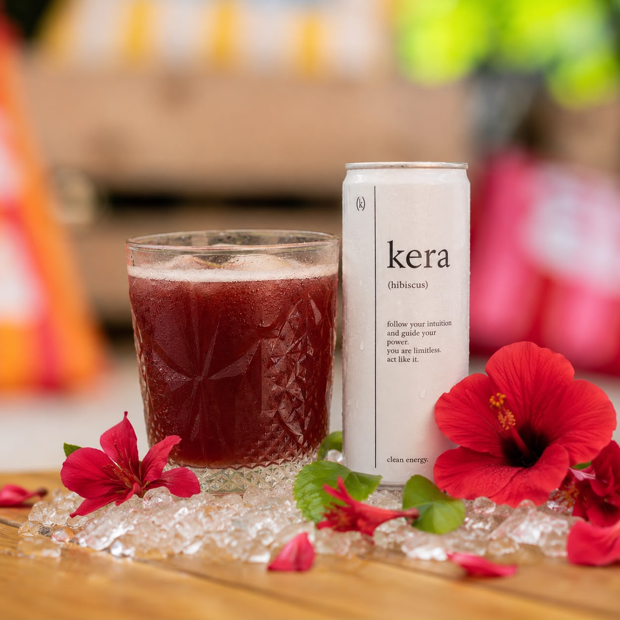 KERA: Martini Blanc, Crème de Framboises, Kera (hibiscus), Citron, Sirop de Jasmin