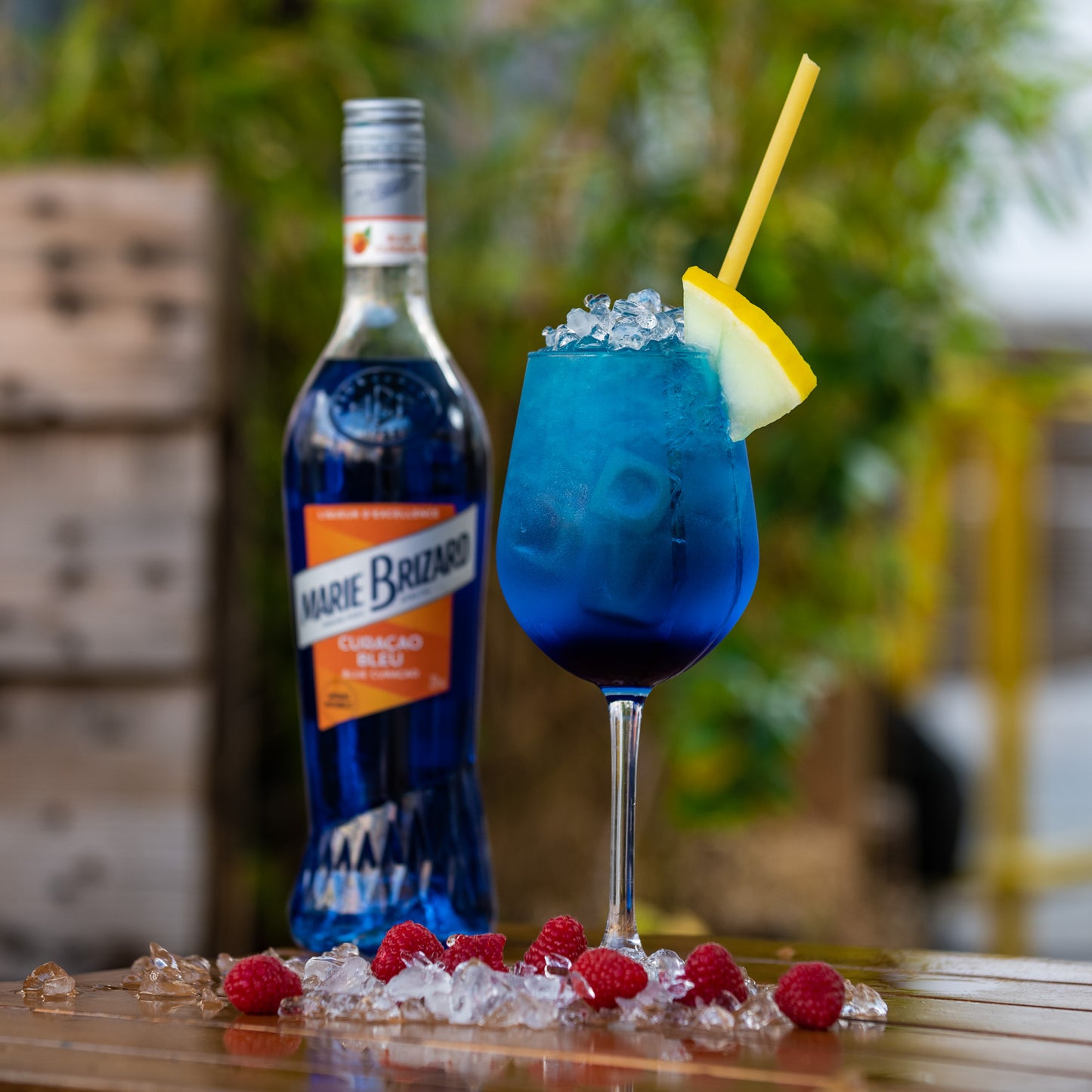 WATERFUCK: Tequila, Gin, Vodka, Curaçao, Limonade, Citron vert, Sirop de Cassis