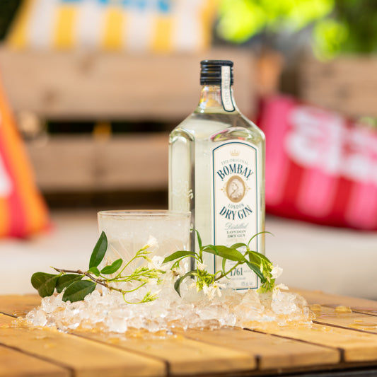 LOLLAPALOOZA: Gin, Liqueur St-Germain, Sirop de jasmin, Citron jaune, Limonade